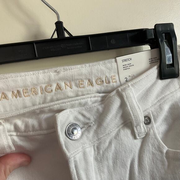 American Eagle Women’s Bright White Crossover Waist Mom Jeans - Size 2 - NEW - Picture 3 of 7